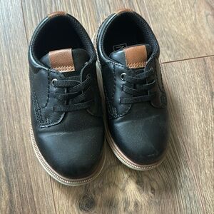 Like new Max + Jake toddler dress shoes size 9